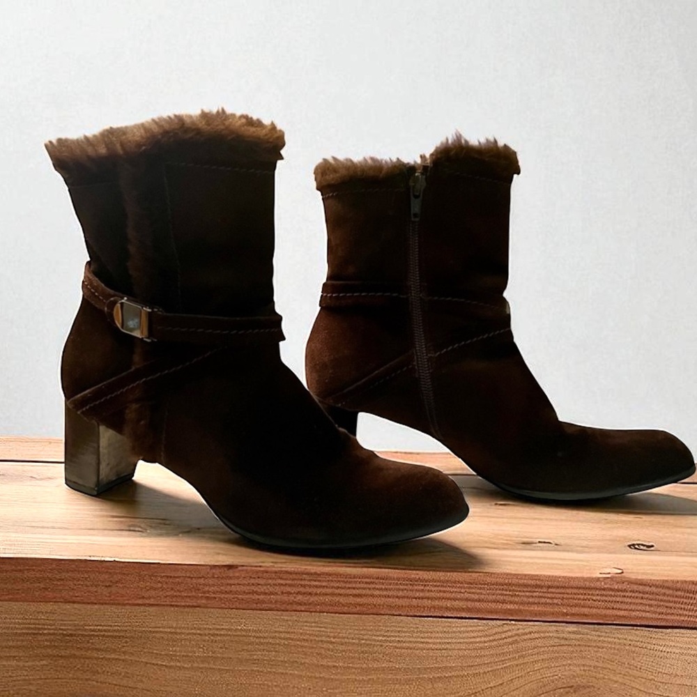 STUART WEITZMAN BROWN ZIP UP BOOTIES SIZE 6